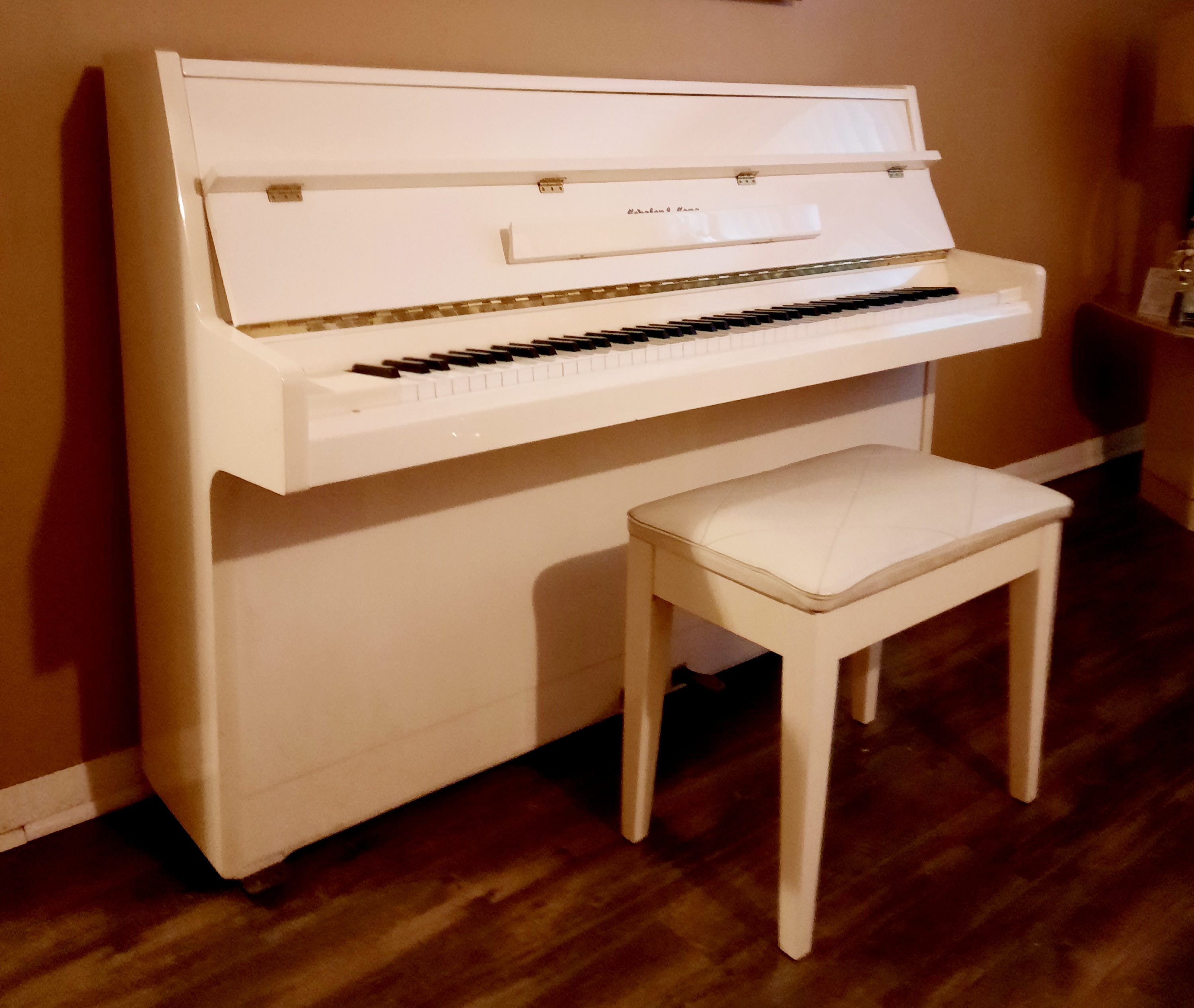 Schafer & Sons VS-40 Upright Piano 42" Polished Ivory