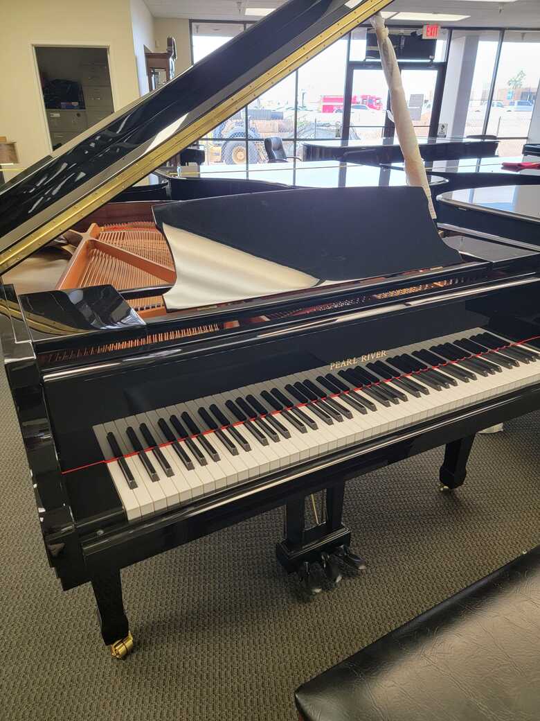 Exquisite Pearl River GP170 Grand Piano