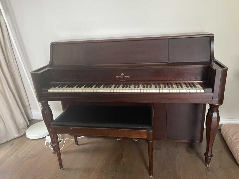 Piano Steinway 40 upright used, good condition 