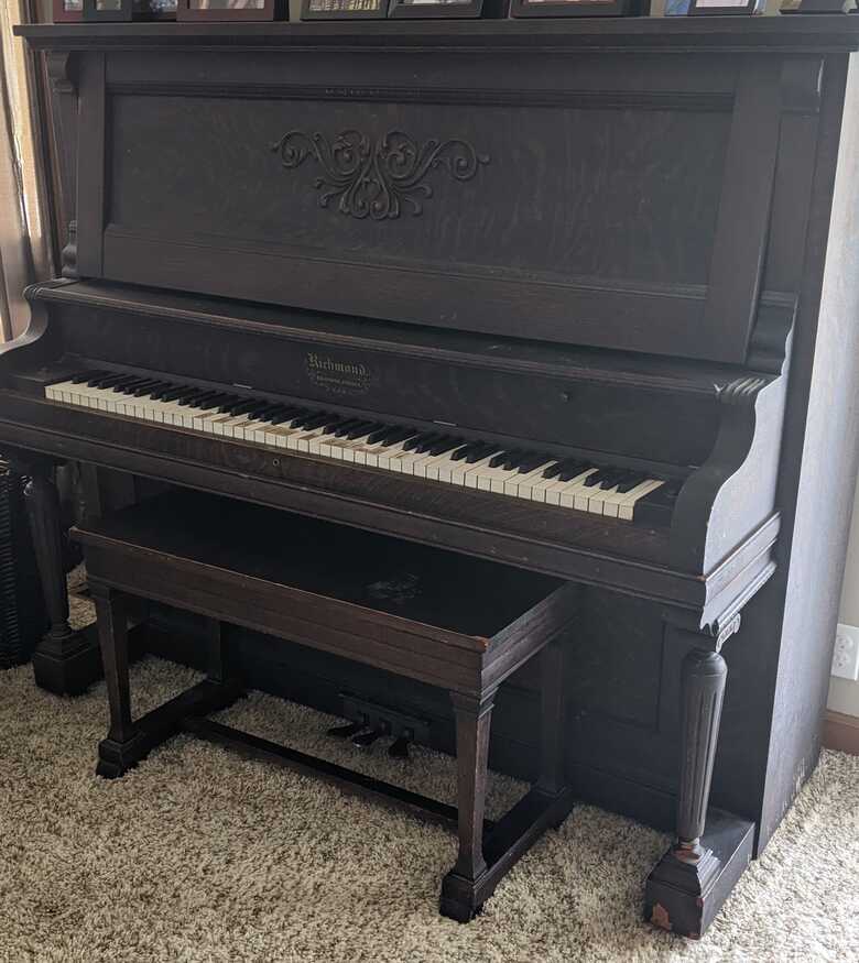 Richmond Company upright piano