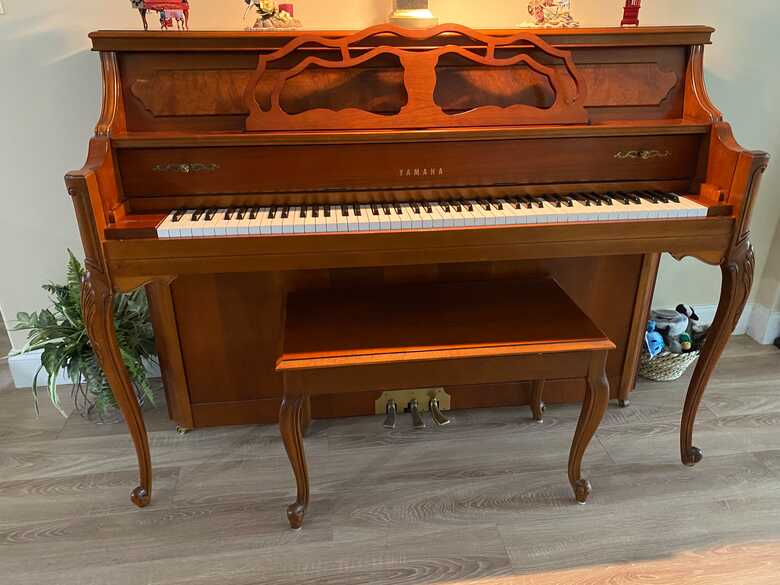 Yamaha Piano Model MX85