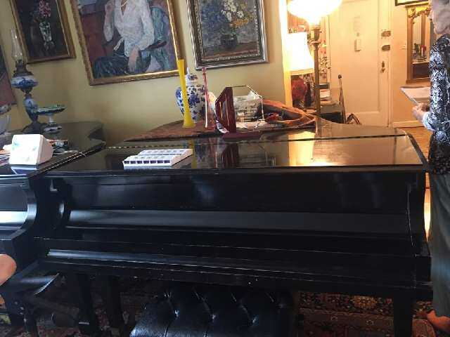 A beautiful Baldwin M grand, with a FREE Steinway bench