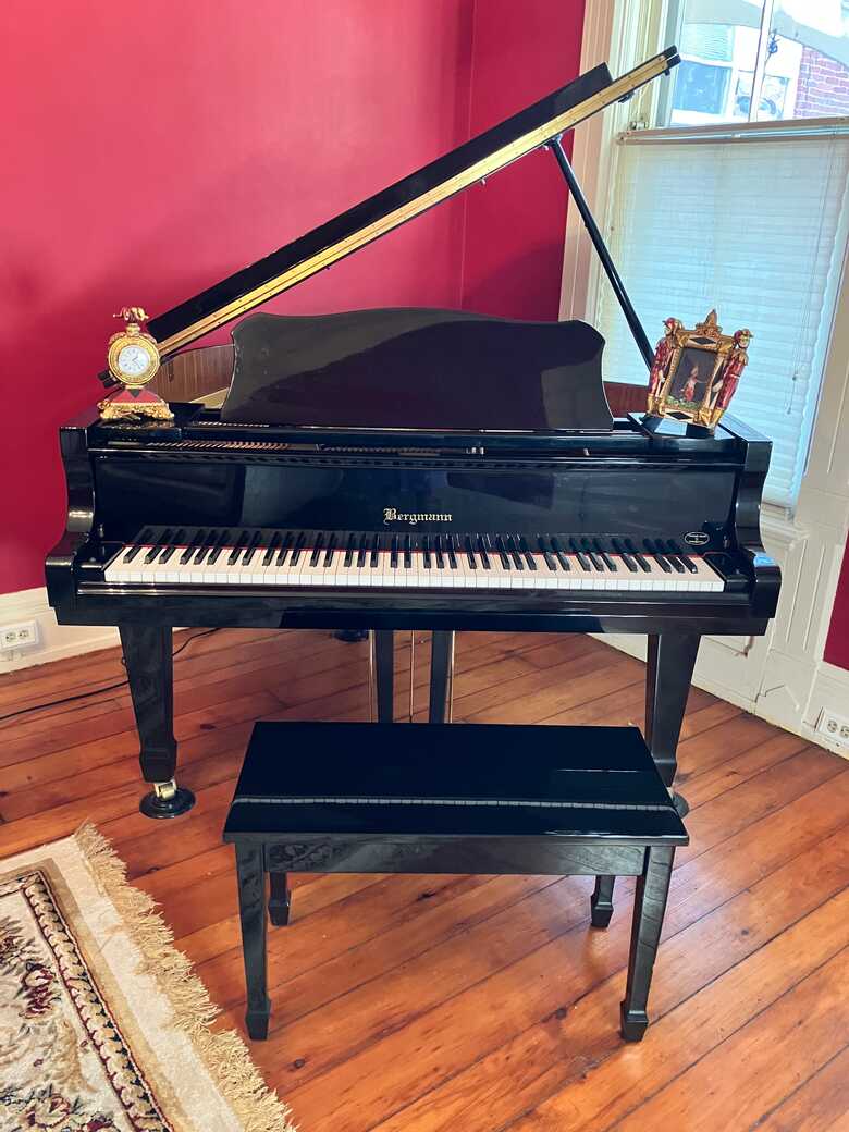 Beautiful, sounding baby grand piano