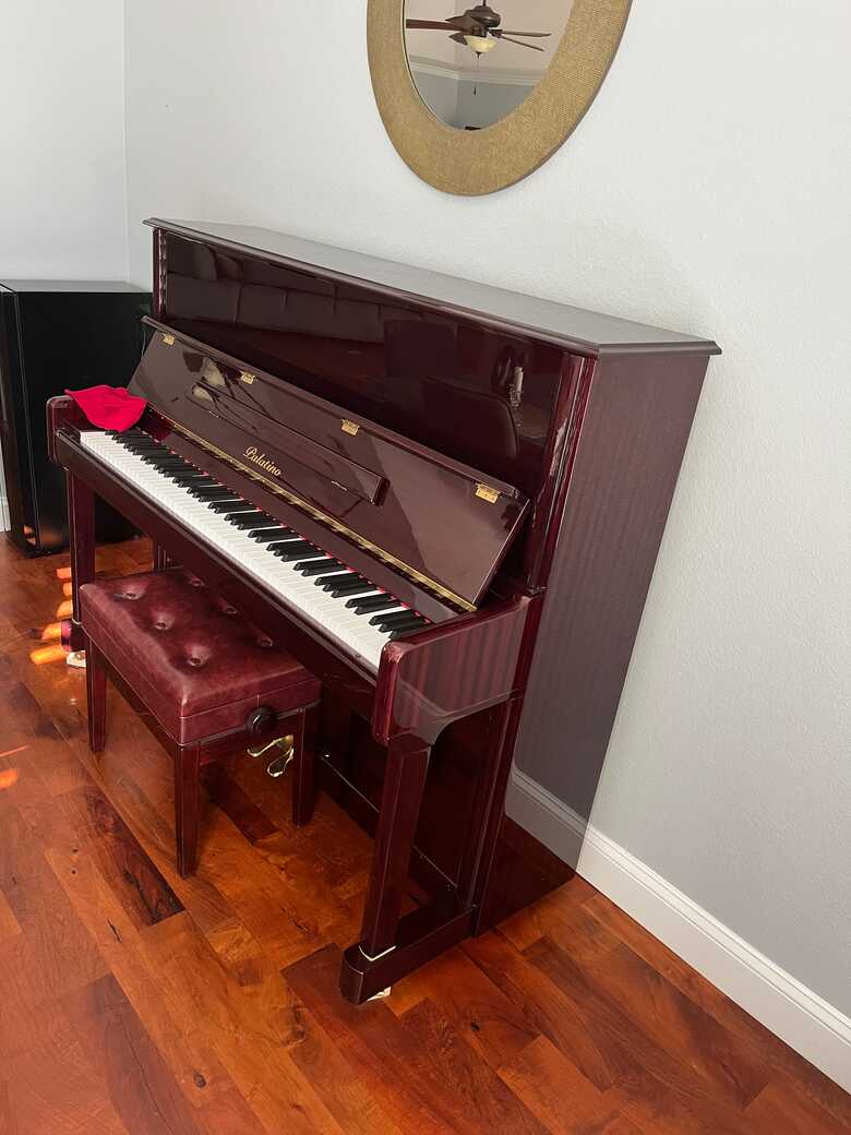 Beautiful Upright Piano/great condition 