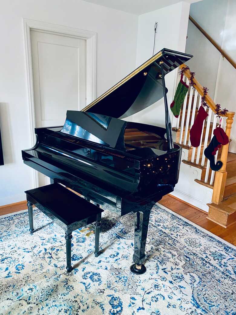 Well maintained and barely played Ebony Essex by Steinway