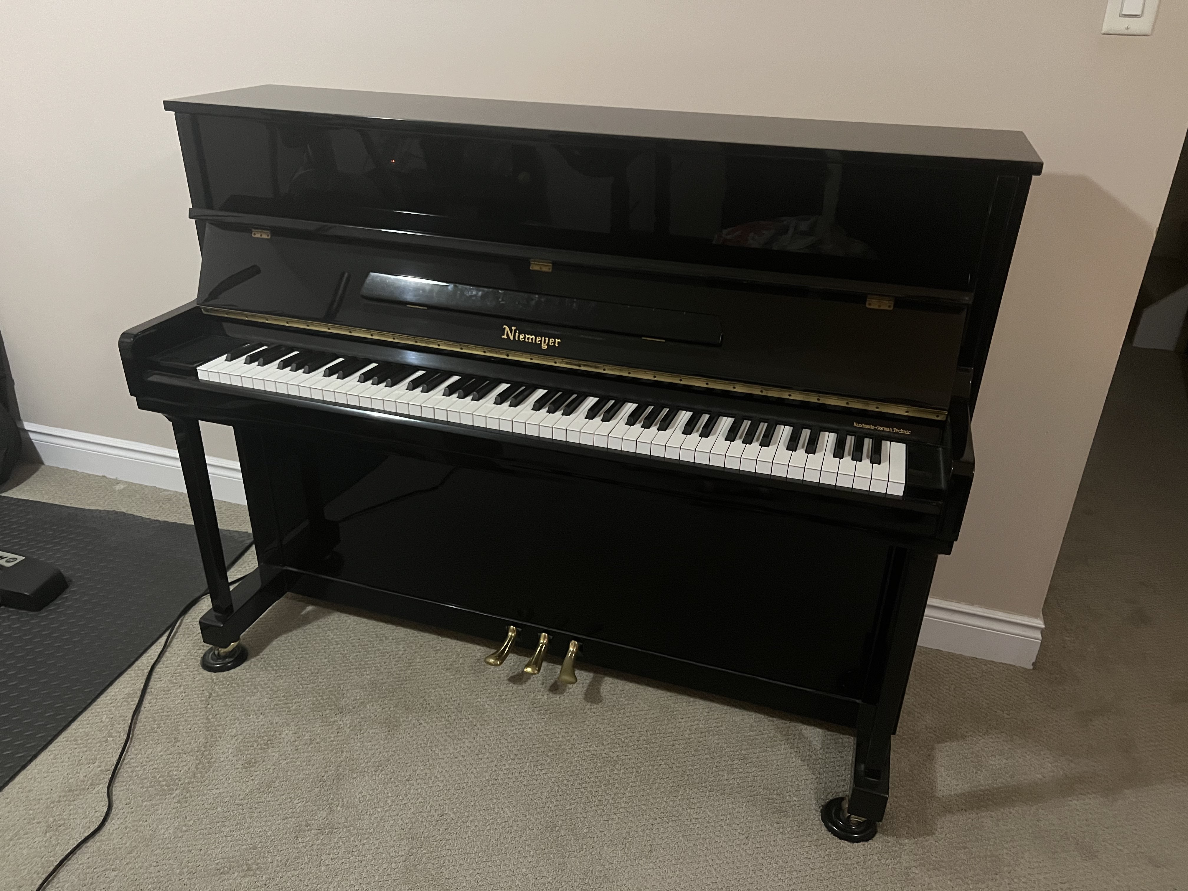 Niemeyer piano, good condition, with chair 