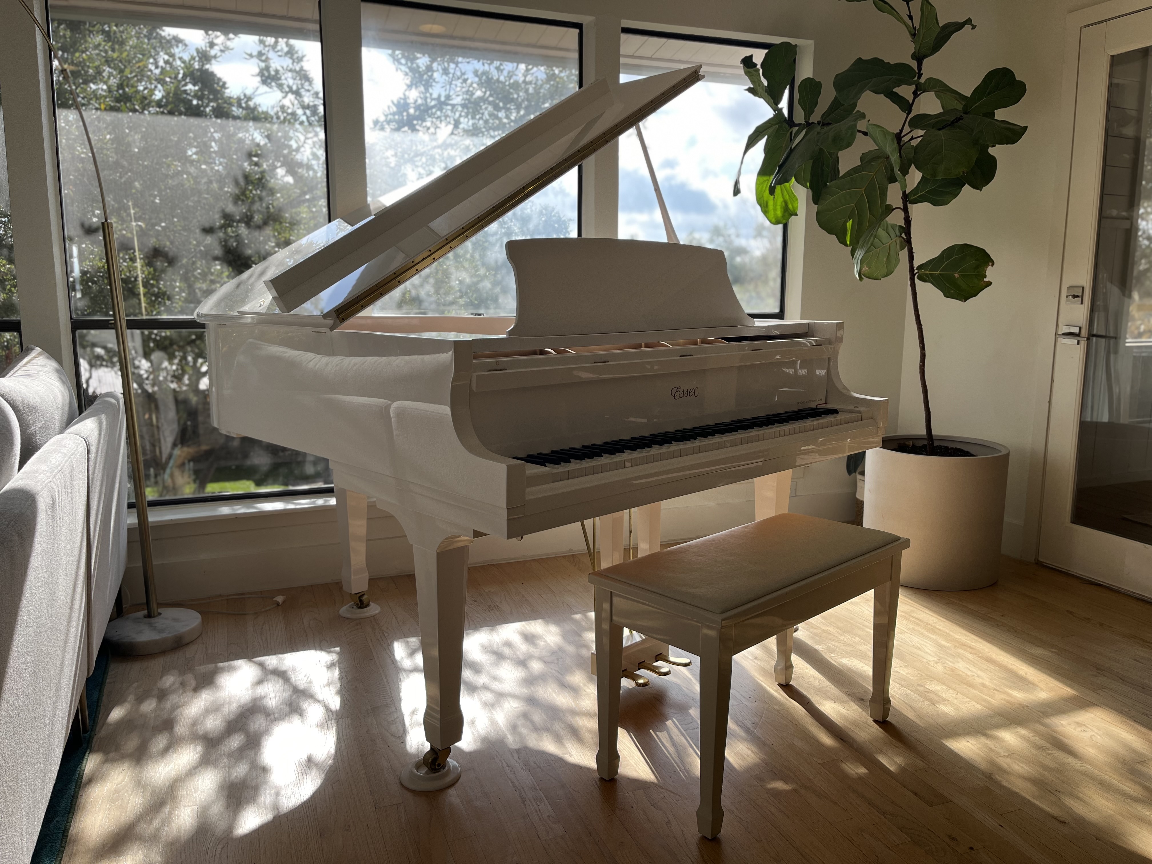 Essex EGP-155 Baby Grand Piano - Excellent Condition