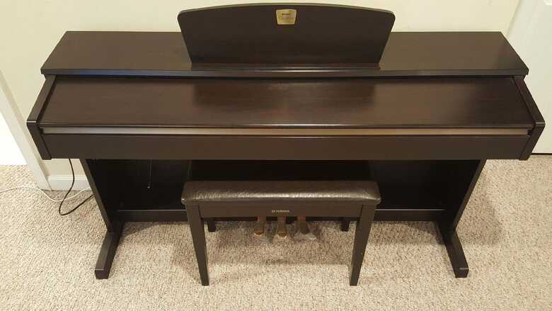 Yamaha Digital CLP-320 Piano