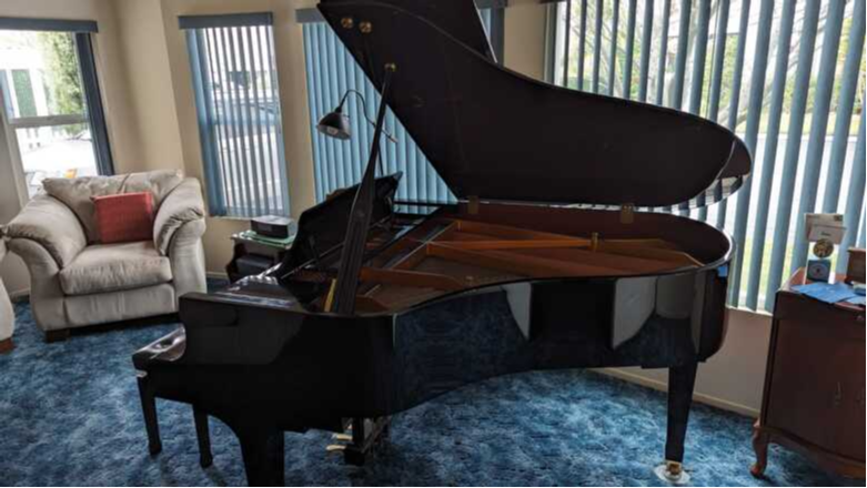 2011 Kawai RX-2 grand piano