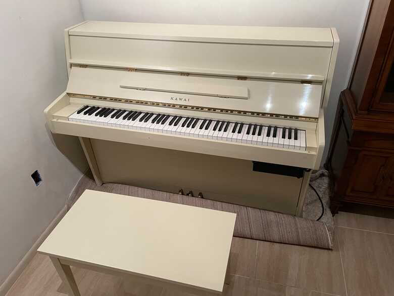 Kawaii Upright Piano