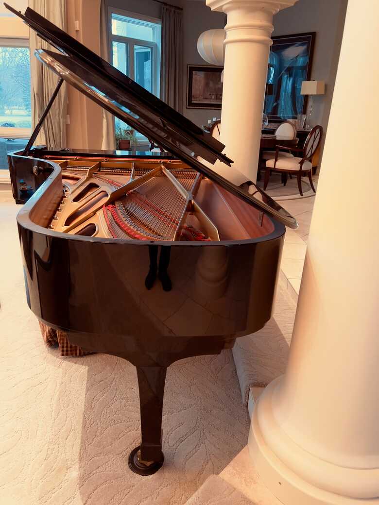 YAMAHA CONCERT RESERVE- 9' GRAND IN IMMACULATE CONDITION