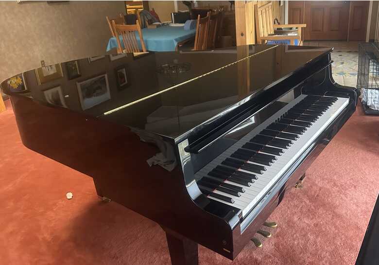Minimally used baby grand in excellent condition