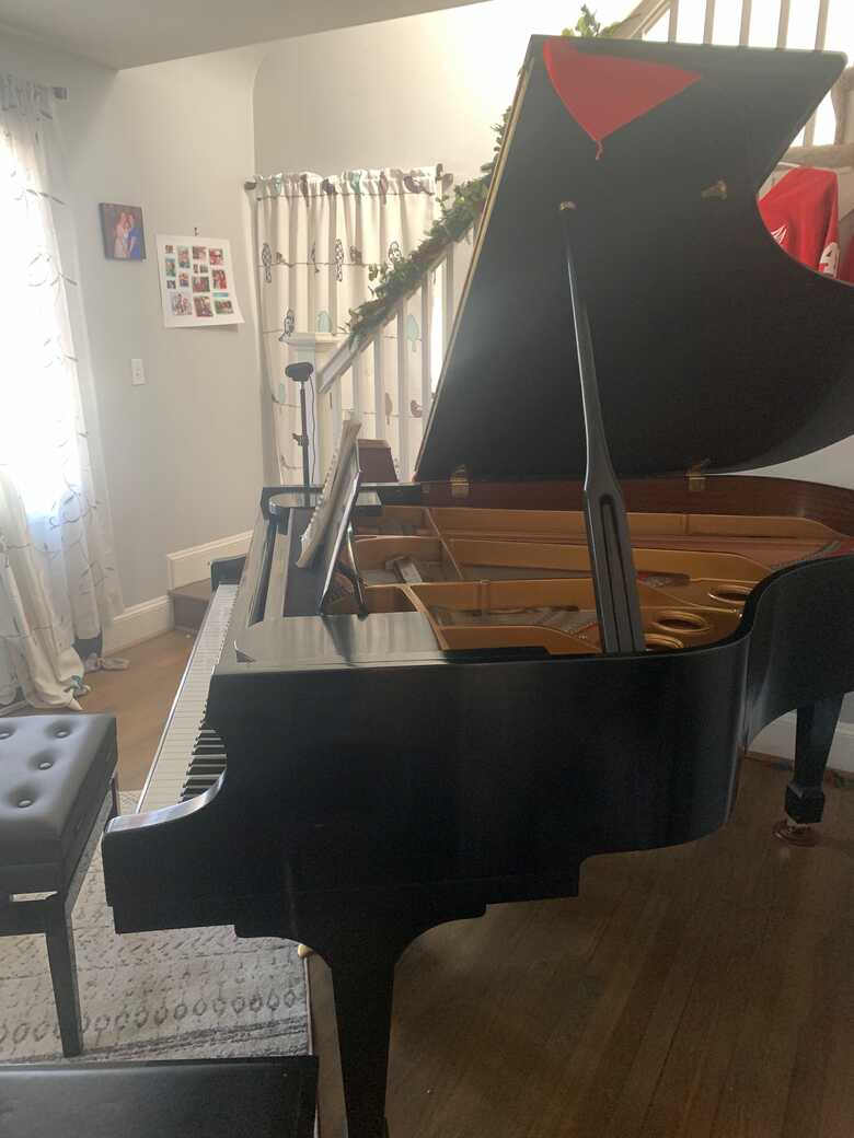 Samick SG-185 grand piano. Great condition!