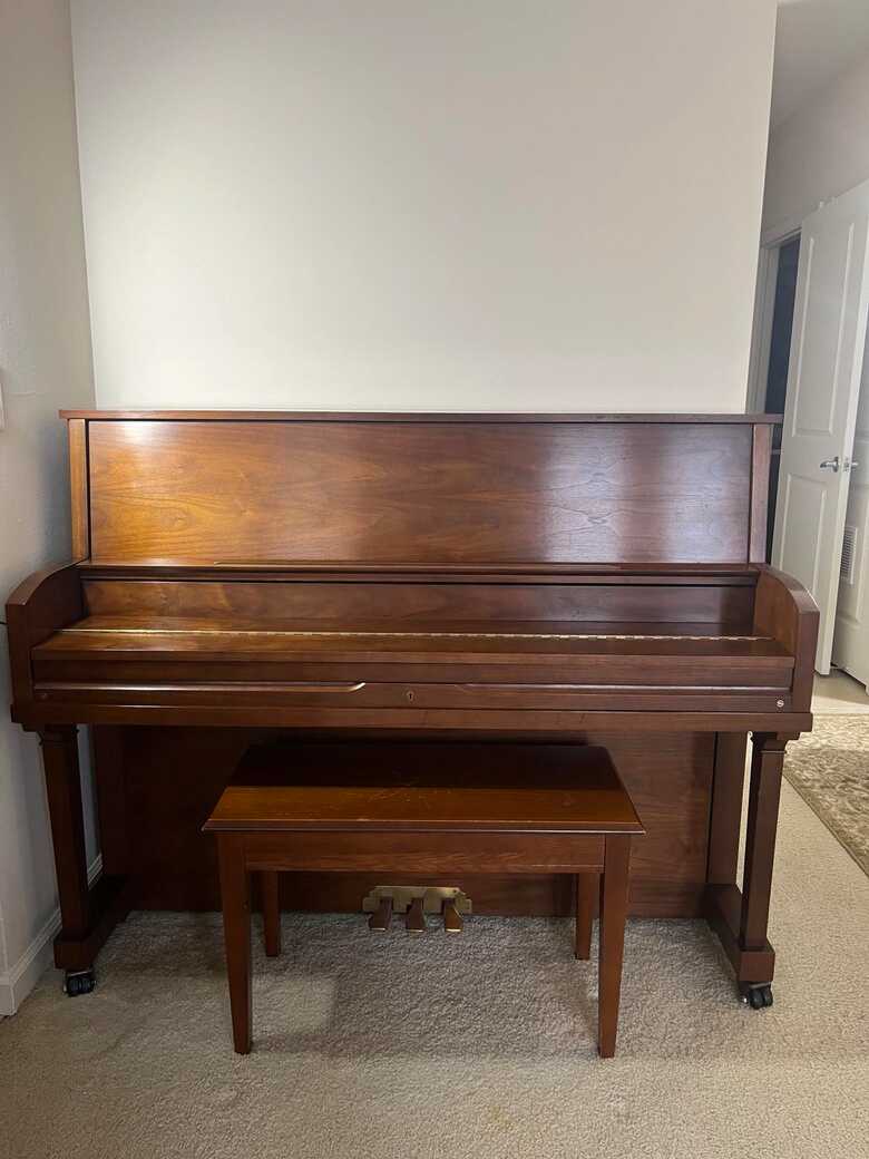 Beautiful Wood Upright for Amateur Player