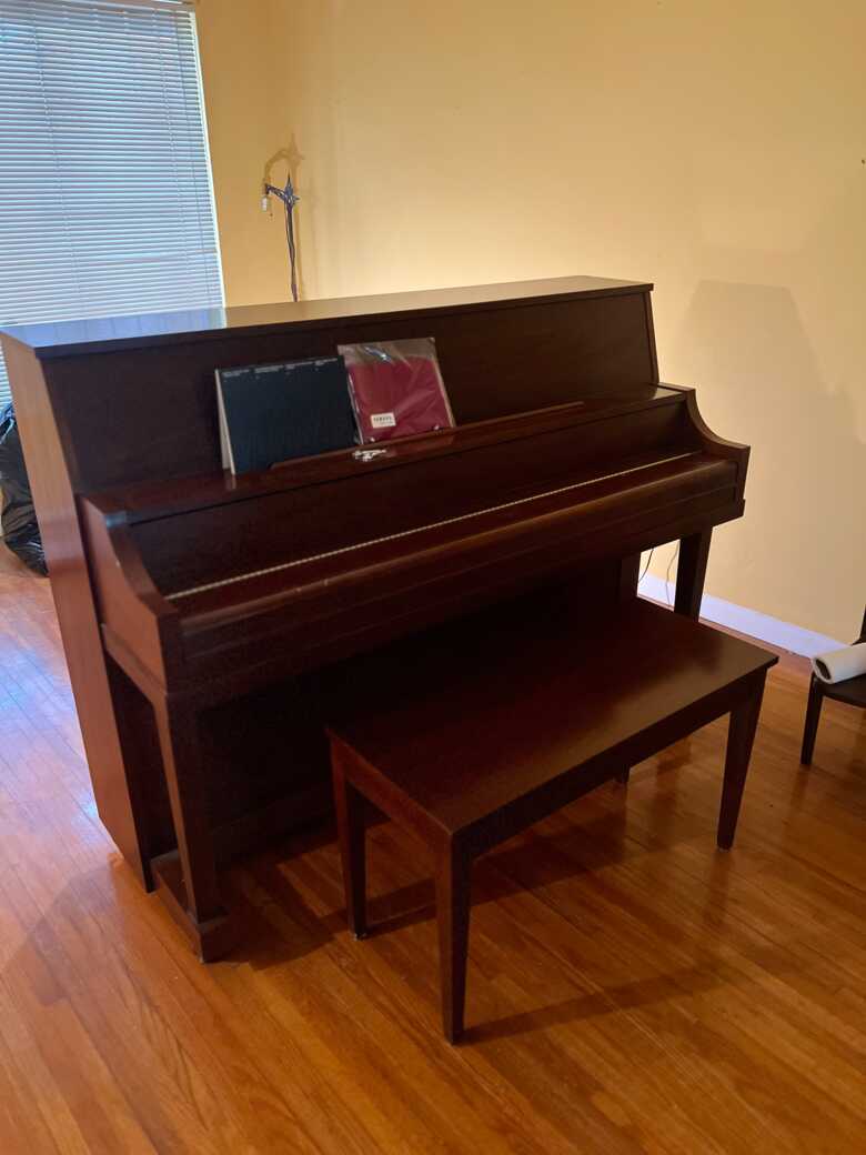 Beautiful piano for sale P22 WALNUT