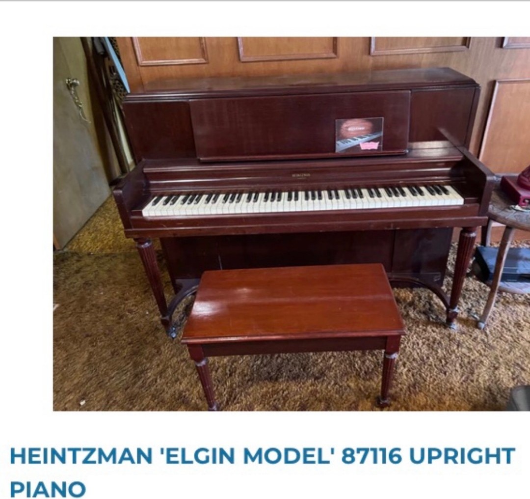 Hientzman Elgin Model 87116 upright piano