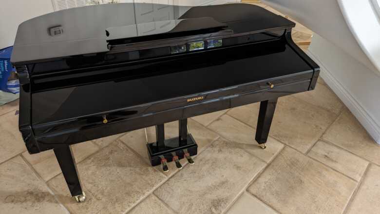 NEVER USED- Suzuki G-33 Digital Grand Piano