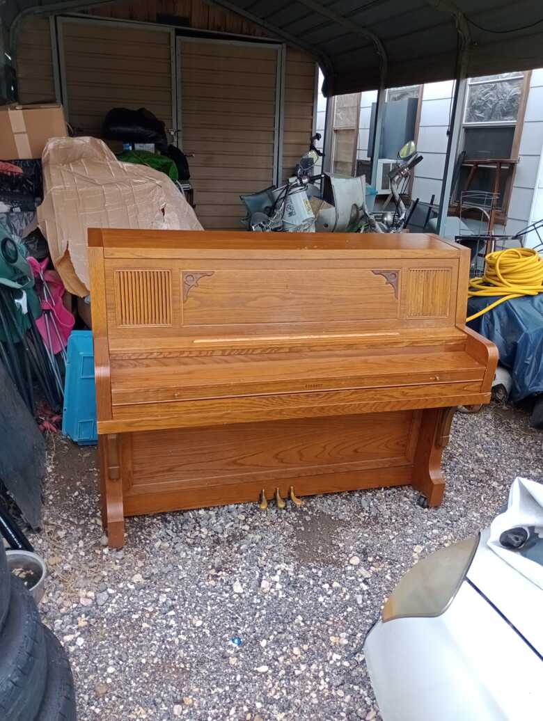 Used Everett Upright. Excellent condition. Just tuned