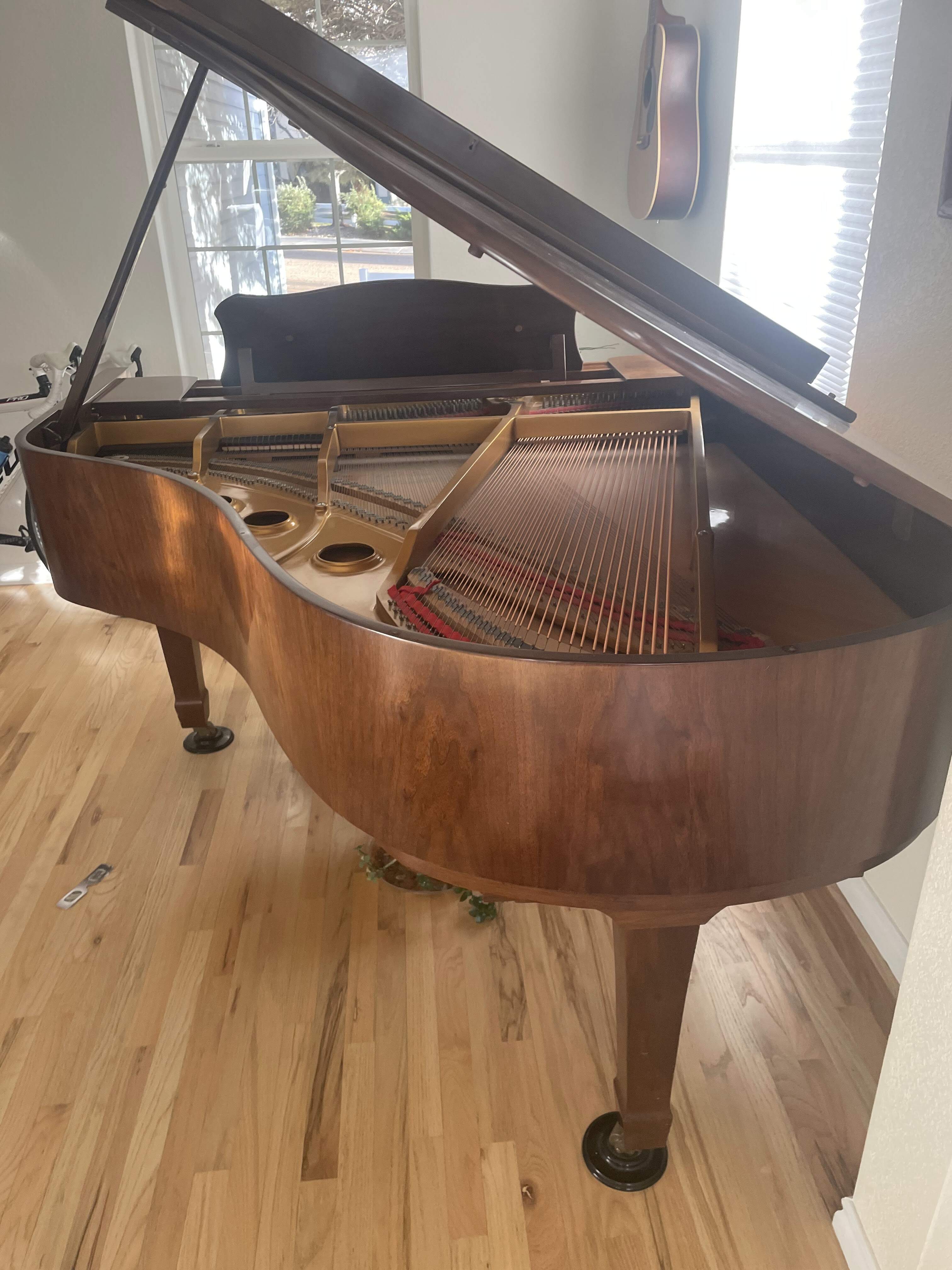 Young‑Chang G185 Grand Piano – Korean‑Built – Walnut Gloss–
