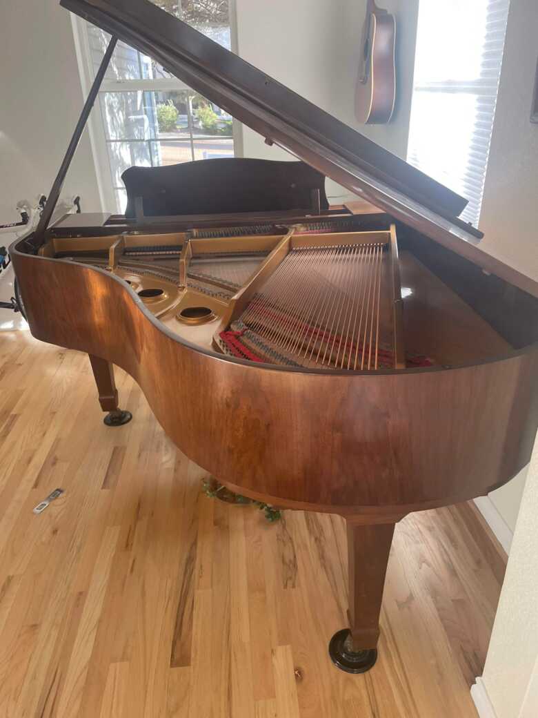 Young‑Chang G185 Grand Piano – Korean‑Built – Walnut Gloss–