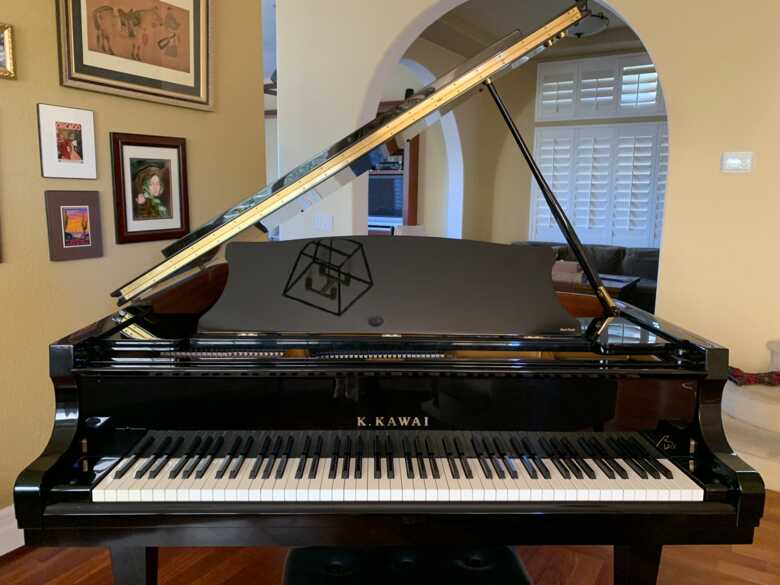 Excellent Condition  KAWAI RX2 BLAK - recently inspected 