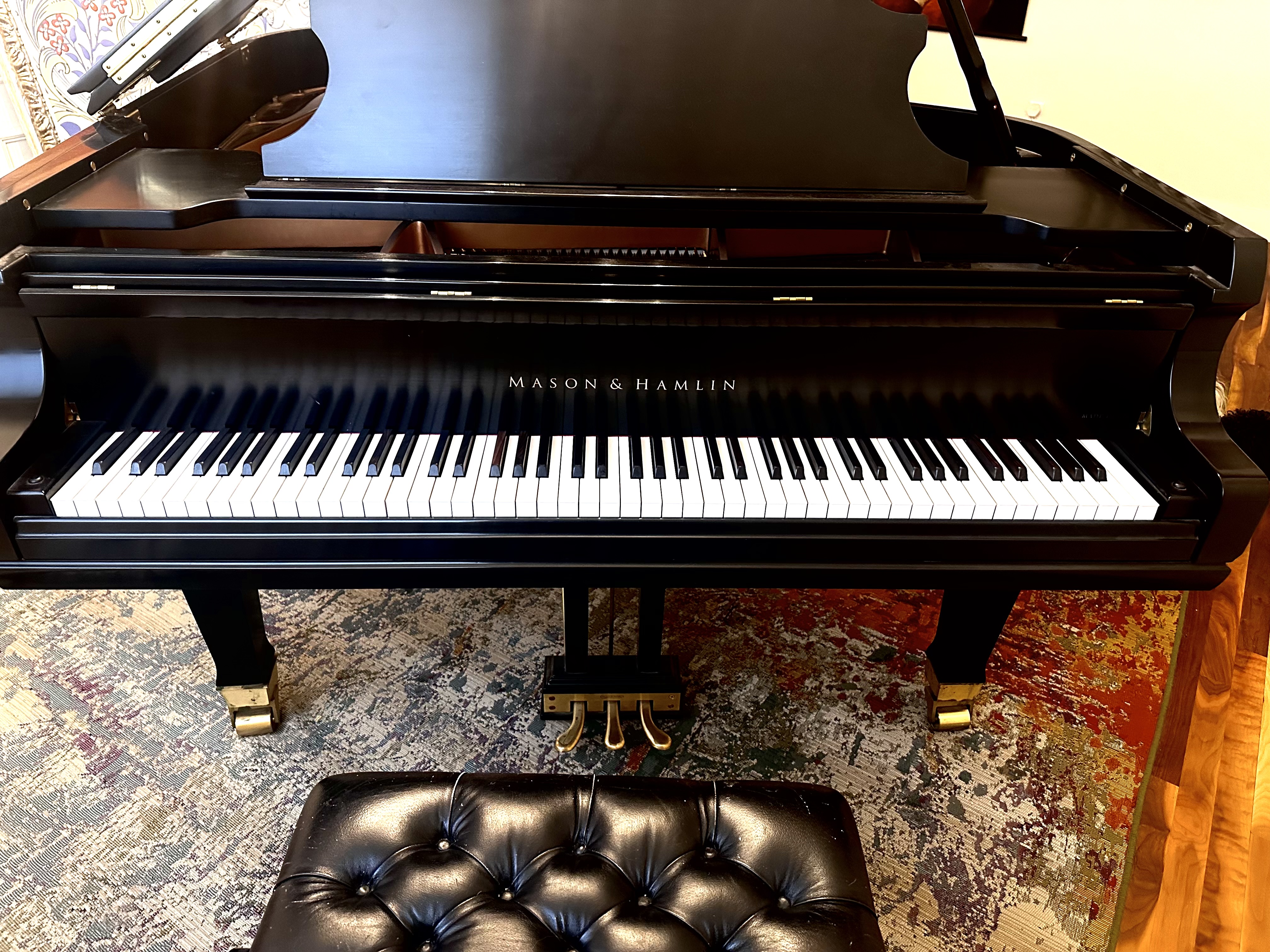 Lovely Mason&Hamlin VX Series 5'8 Black Virtuoso Baby Grand