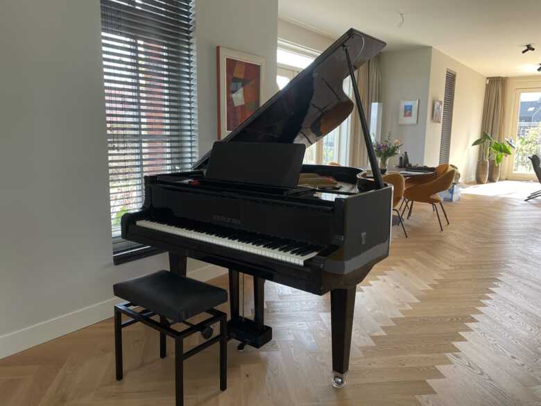 Estonia grand piano in good condition