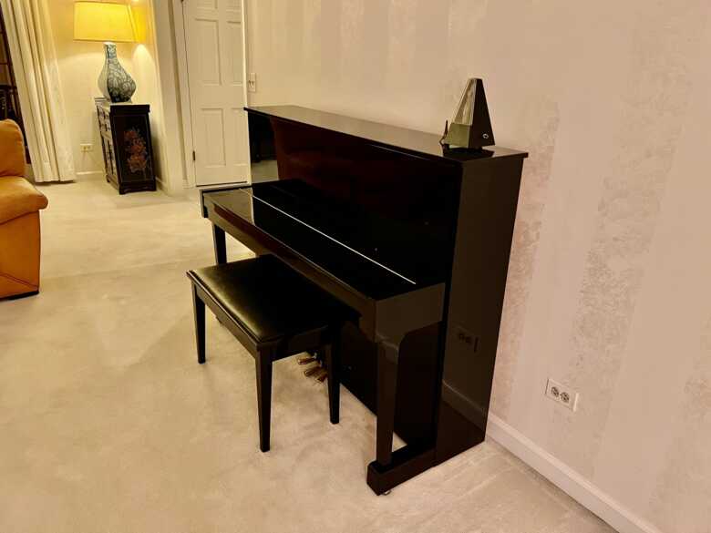 Yamaha 45" T116 Studio Piano 