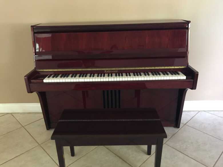 Ridgewood Piano/Made By Young Chang