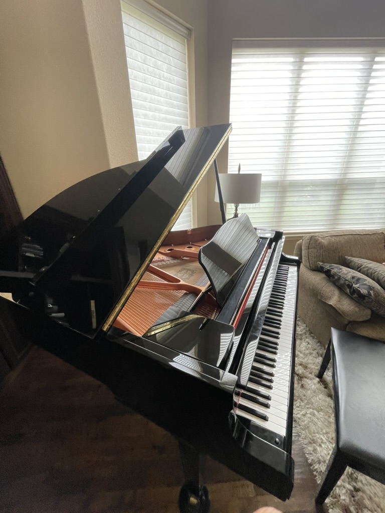 Classic 5’3” Yamaha baby grand piano in mint condition