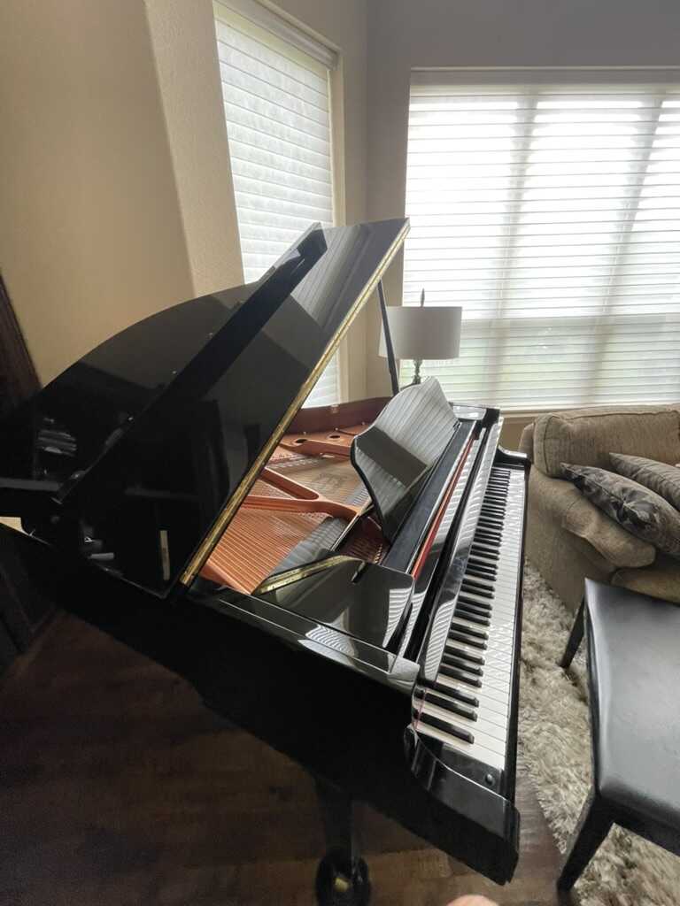 Classic 5’3” Yamaha baby grand piano in mint condition