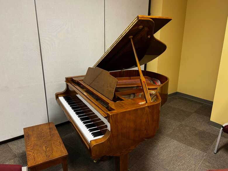 Weber Grand Piano with bench, Good condition