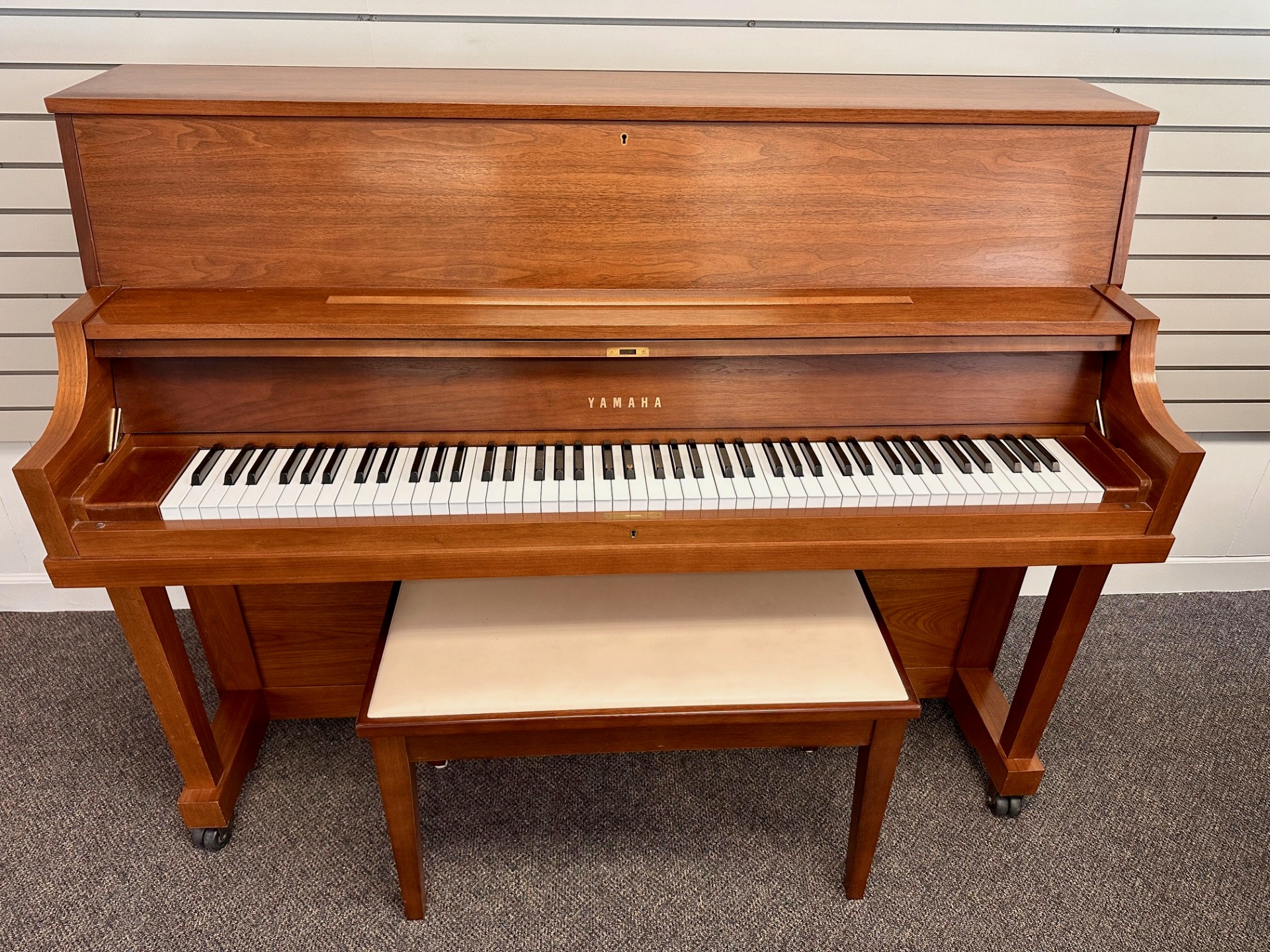 Yamaha P22 Walnut