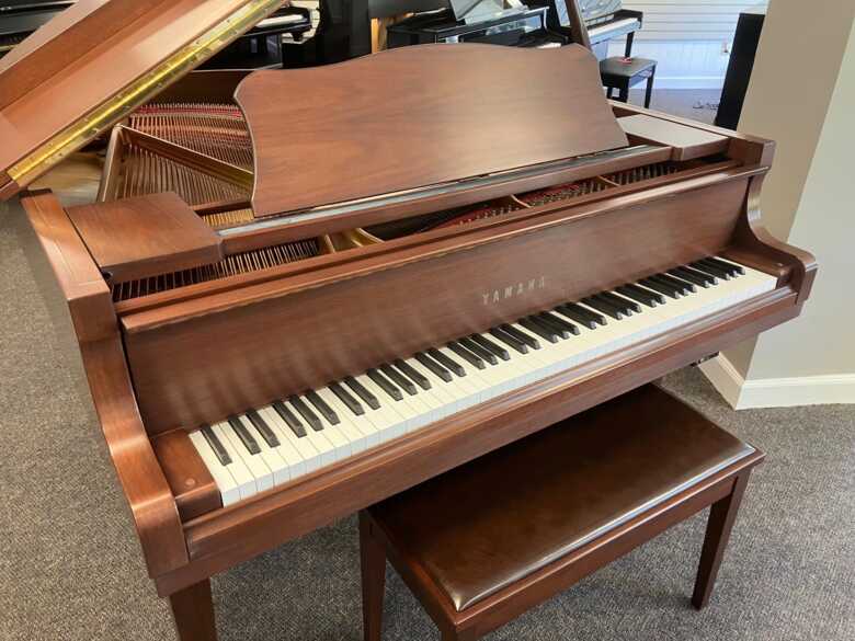 Yamaha GC1 Walnut