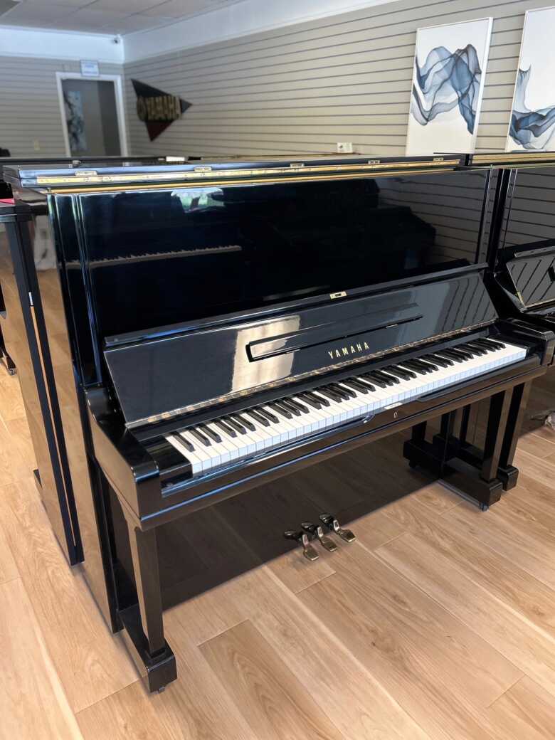 Yamaha U3 Ebony Polish