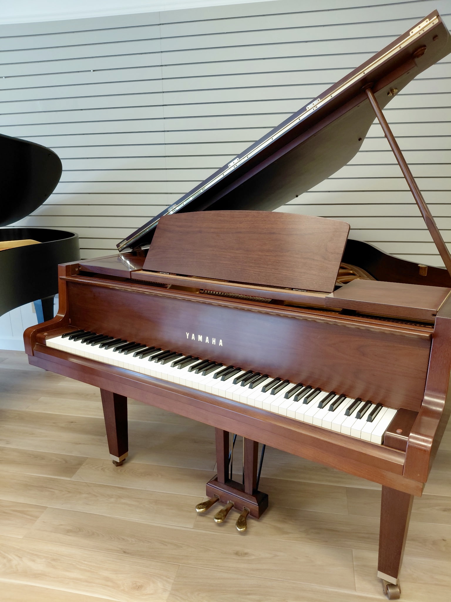 Yamaha GH1 Baby Grand Walnut