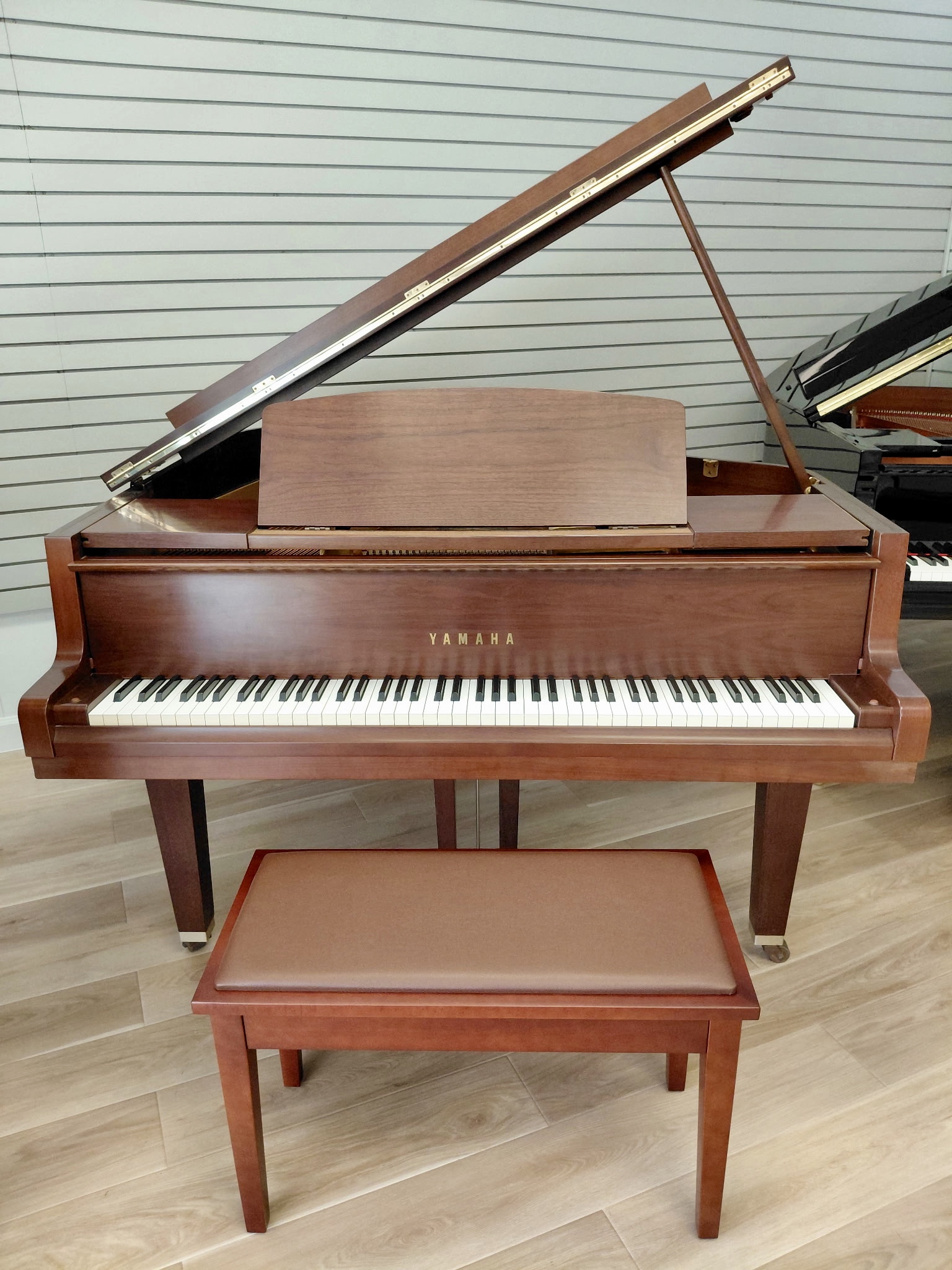 Yamaha GH1 Baby Grand Walnut
