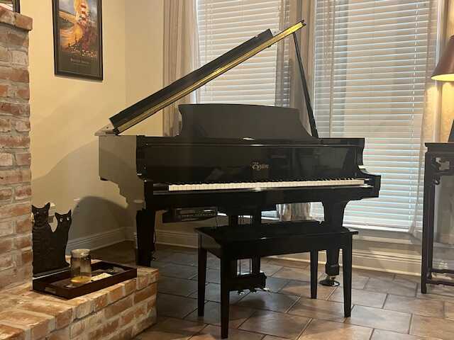 2001 Boston Baby Grand with Bench