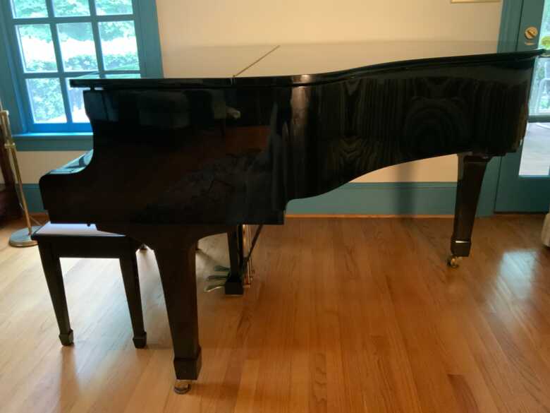 This fine used Yamaha piano REDUCED due to imminent move