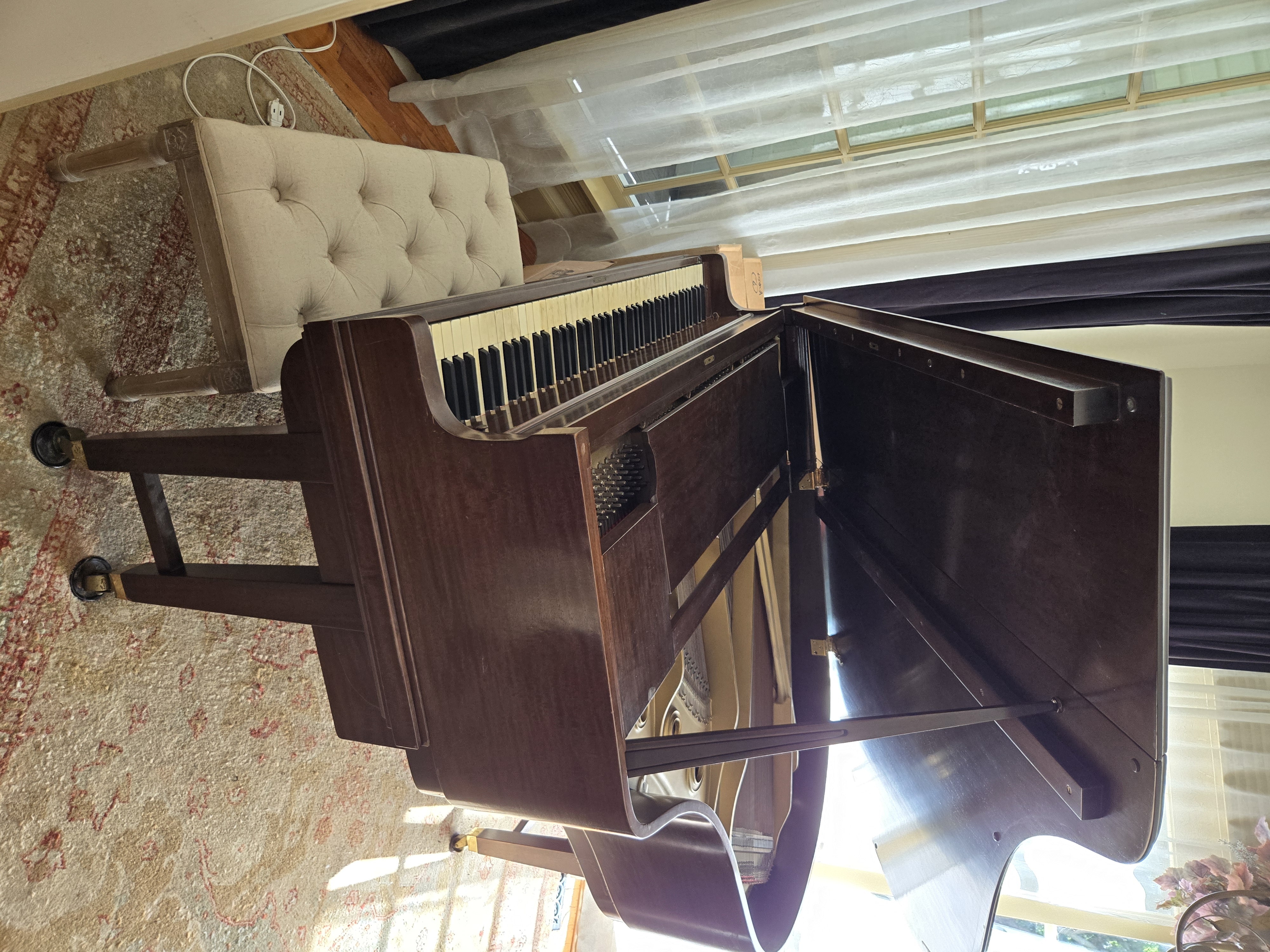 Antique Player Piano   good condition 