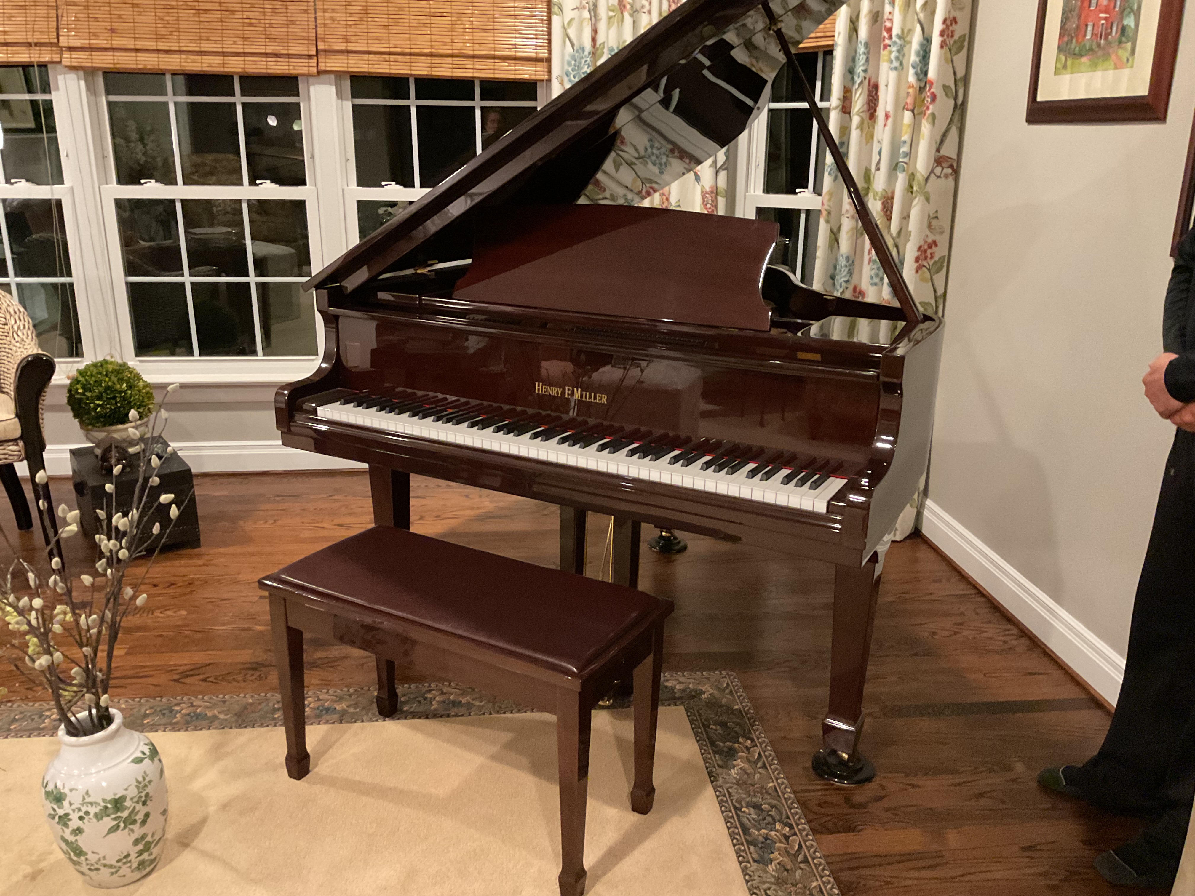 Like new baby grand piano.  Beautiful condition 