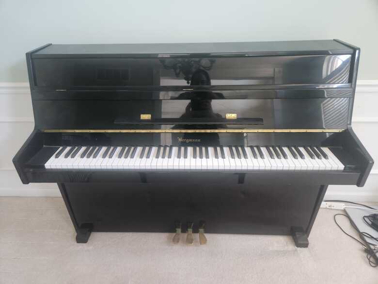 Bergmann Black High Gloss Piano