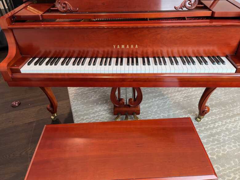 Yamaha Baby Grand French Provencial GH1