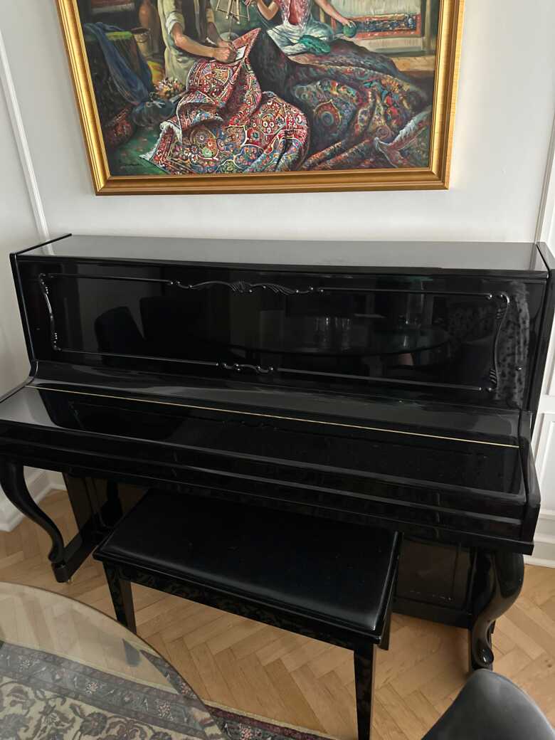 Pre owned upright piano in great condition 