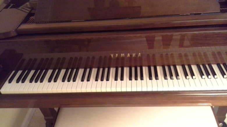 Beautiful piano - excellent condition