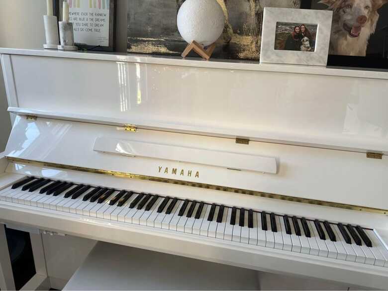 Yamaha B3 Silent White Piano (PERFECT CONDITION)