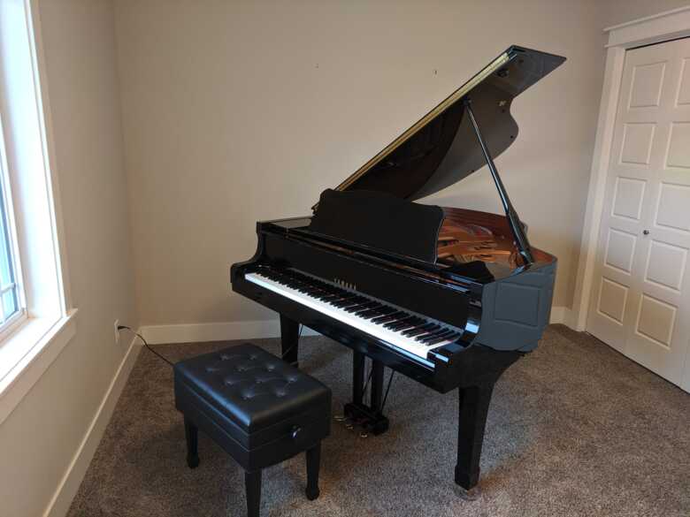 Beautifully Maintained 1999 C1 Yamaha Piano