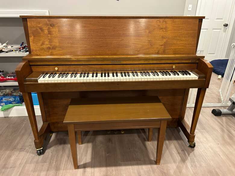 Upright Baldwin piano in excellent condition