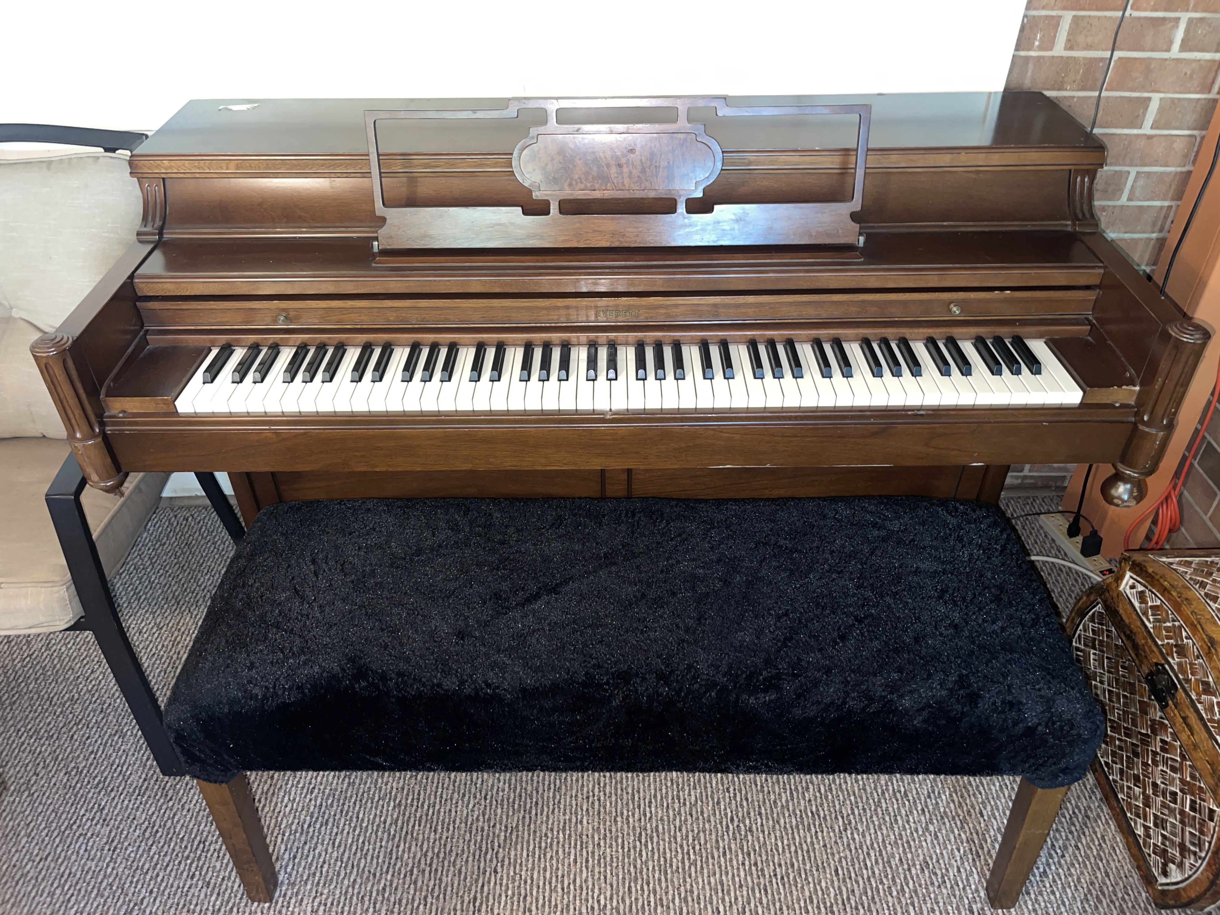 Everrtt Piano, Used Good condition, Needs Tuning 