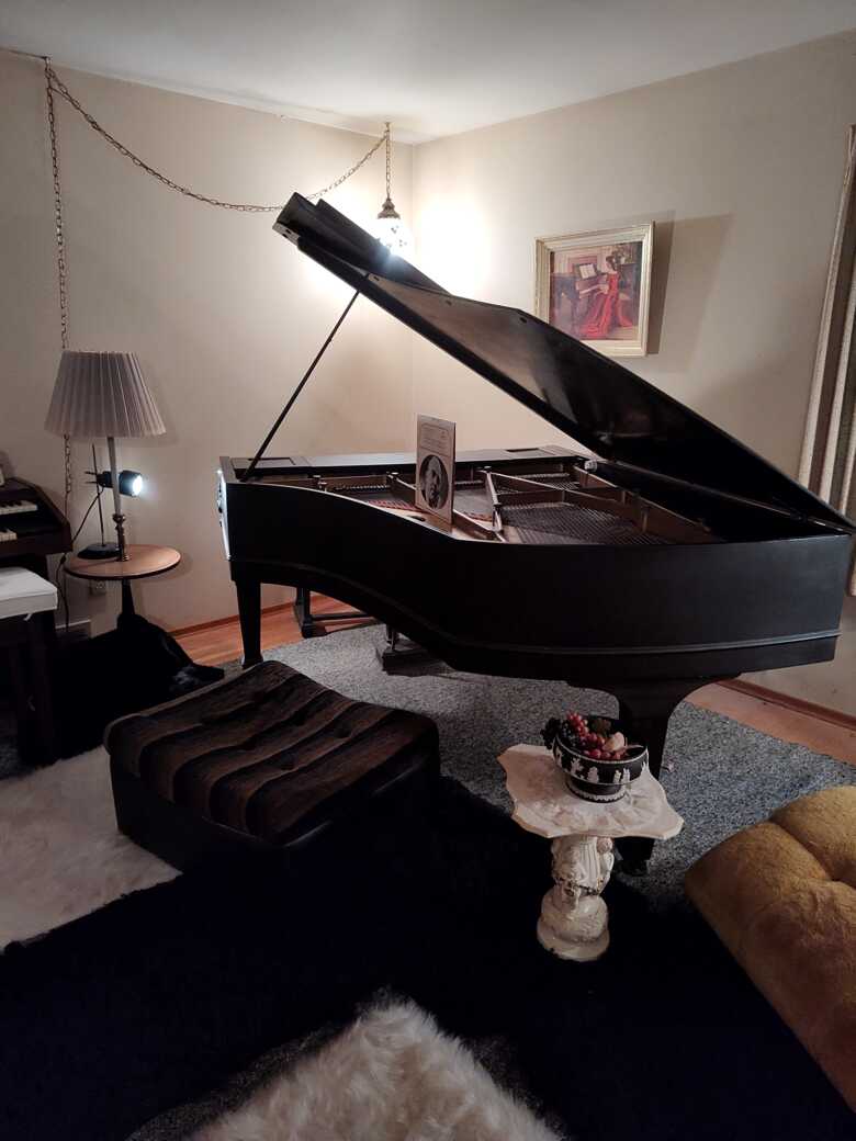 Chickering piano that was owned by composer Hans Solomon